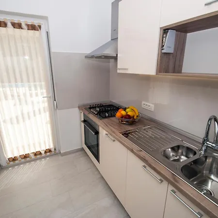 Manuela Near Medulin With Private Pool Only 500 Meters From Sea 반졸레