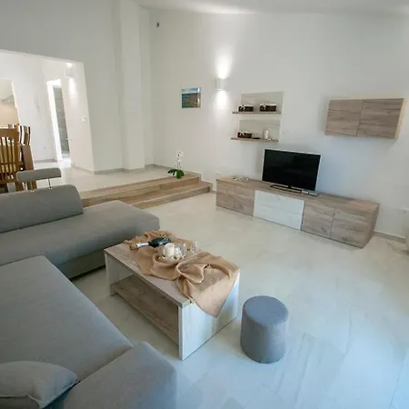 Manuela Near Medulin With Private Pool Only 500 Meters From Sea * بنجول