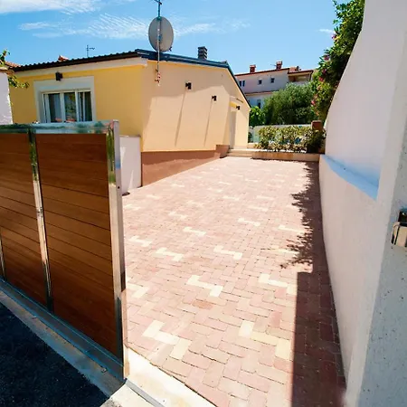 Villa Manuela Near Medulin With Private Pool Only 500 Meters From Sea *
