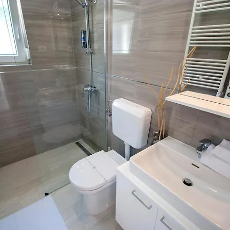 Villa Manuela Near Medulin With Private Pool Only 500 Meters From Sea *