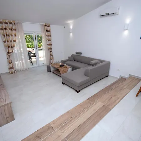 Villa Manuela Near Medulin With Private Pool Only 500 Meters From Sea