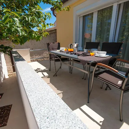 Manuela Near Medulin With Private Pool Only 500 Meters From Sea Banjole