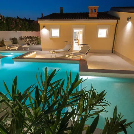 Manuela Near Medulin With Private Pool Only 500 Meters From Sea Villa Banjole