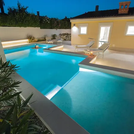 Manuela Near Medulin With Private Pool Only 500 Meters From Sea Villa