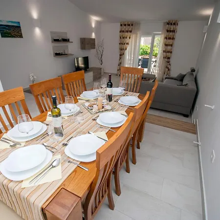 Villa Manuela Near Medulin With Private Pool Only 500 Meters From Sea *