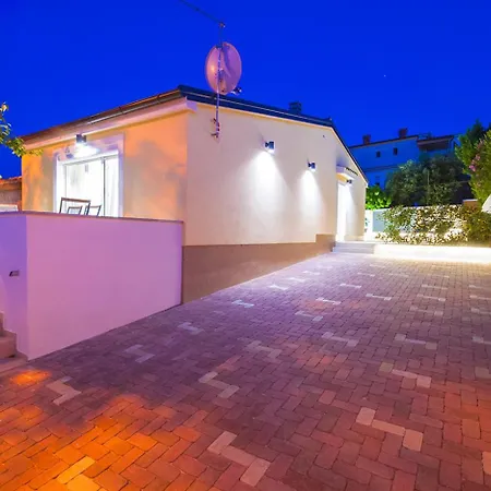 Villa Manuela Near Medulin With Private Pool Only 500 Meters From Sea *