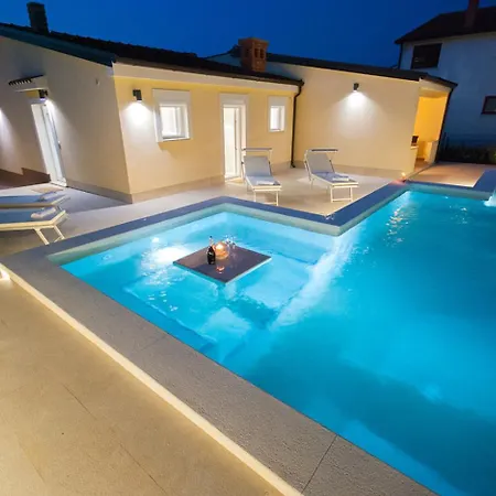Villa Manuela Near Medulin With Private Pool Only 500 Meters From Sea